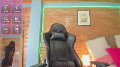 Luna_valmontt live cam on Cam4