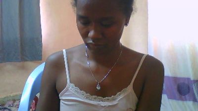 LunahSexy01 live female webcam from Madagascar