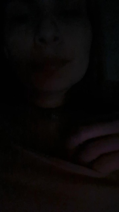 Lunita1999 live cam on Cam4