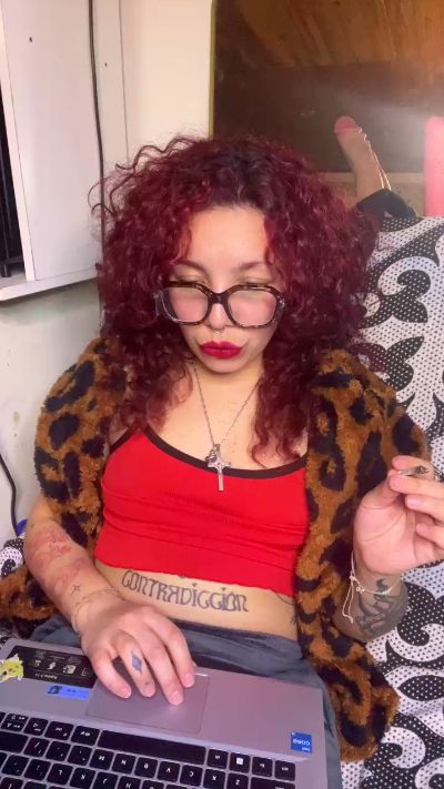 Lunitalunatik22 live cam on Cam4