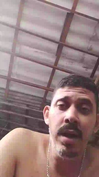 Luovey21 live cam on Cam4