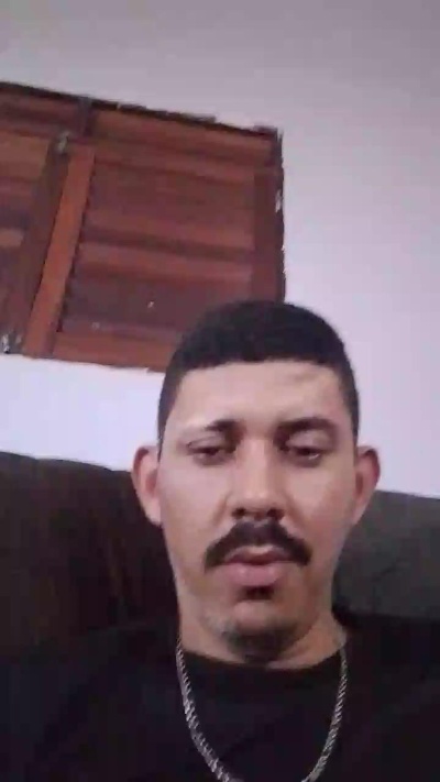 Luovey21 live cam on Cam4