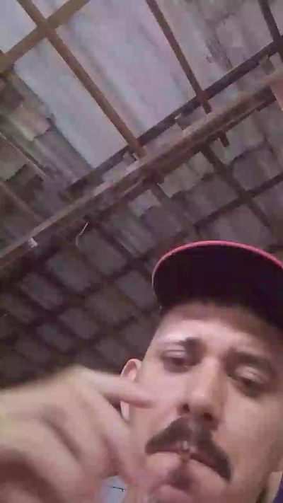 Luovey21 live cam on Cam4