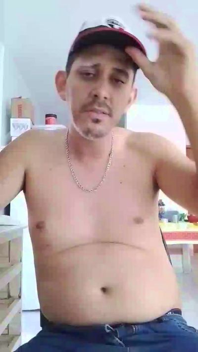 Luovey21 live cam on Cam4