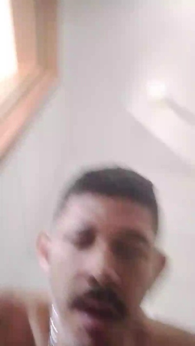 Luovey21 live cam on Cam4
