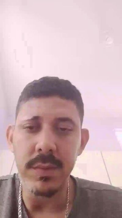 Luovey21 live cam on Cam4