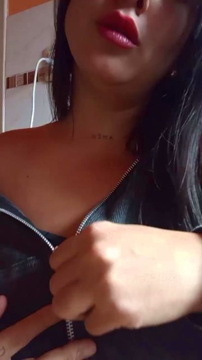 Lupita74 live cam on Cam4