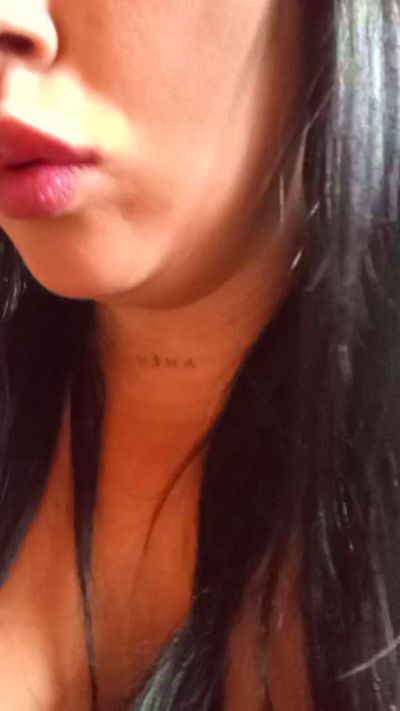 Lupita74 live cam on Cam4