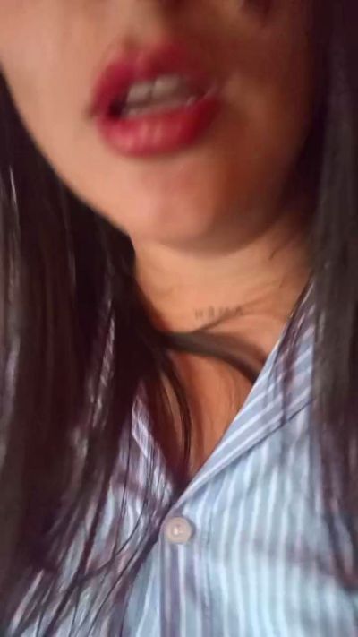 Lupita74 live cam on Cam4