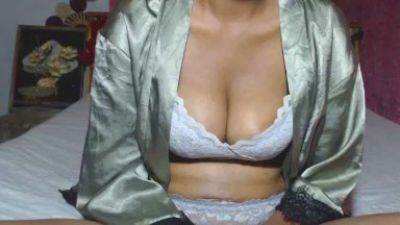 Lupitah09 live cam on Cam4