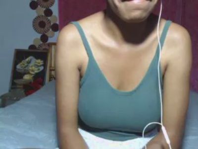 Lupitah09 live cam on Cam4
