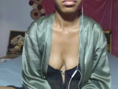 Lupitah09 live cam on Cam4