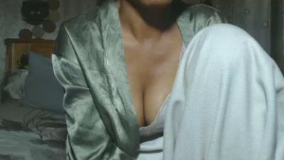 Lupitah09 live cam on Cam4