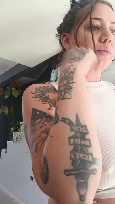 Luulii_loove live cam on Cam4
