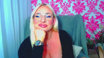 LuxuriaBabe live cam on Cam4