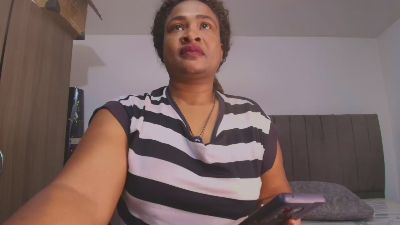 Luxy_benet live cam on Cam4