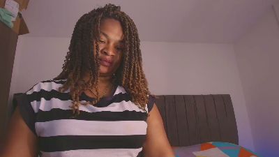 Luxy_benet live cam on Cam4