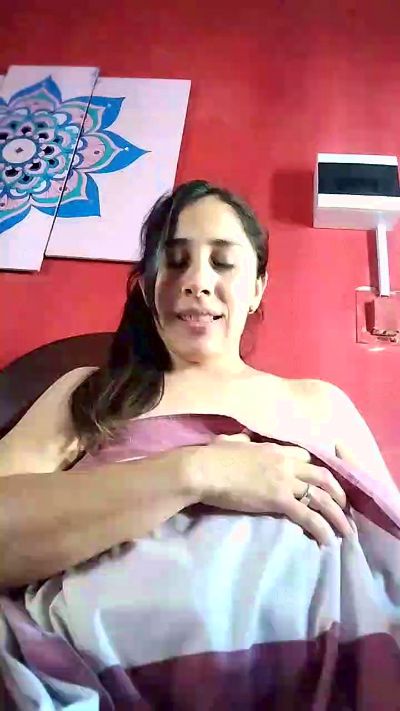 LuzMaria live cam on Cam4