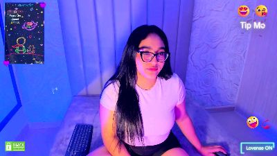 Lya_dubois live cam on Cam4