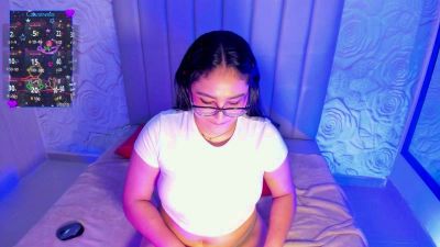 Lya_dubois live cam on Cam4
