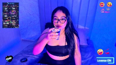 Lya_dubois live cam on Cam4