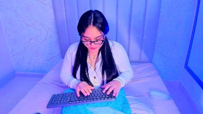 Lya_dubois live cam on Cam4