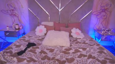 LylaYeess live cam on Cam4