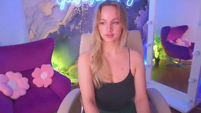 LylaYeess live cam on Cam4