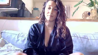 Lyly_laurensaa live cam on Cam4