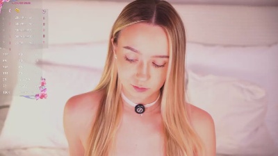 LynEmberton live cam on Cam4
