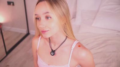 LynEmberton live cam on Cam4