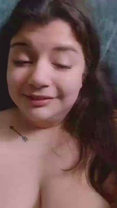 Lynnliving930 live cam on Cam4