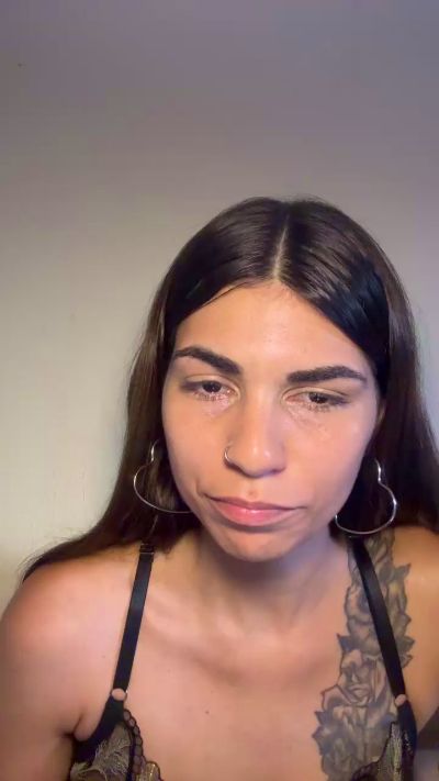 Lyviaa_ live cam on Cam4