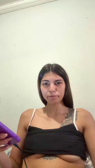 Lyviaa_ live cam on Cam4