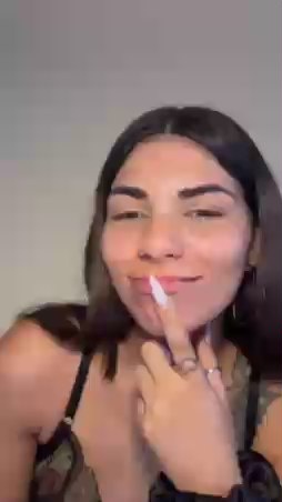 Lyviaa_ live cam on Cam4