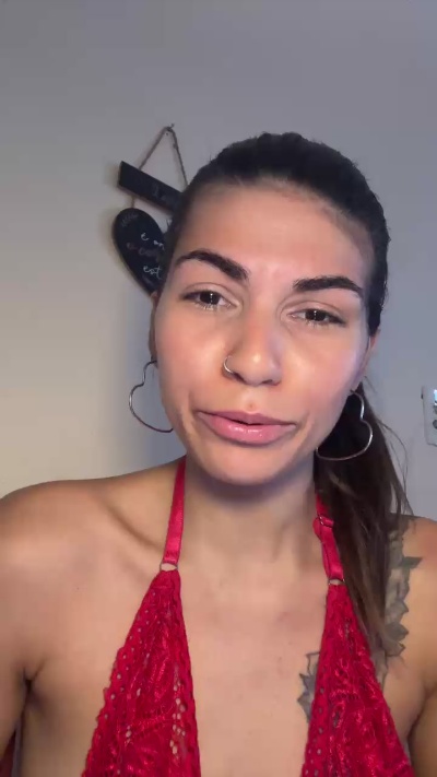 Lyviaa_ live cam on Cam4