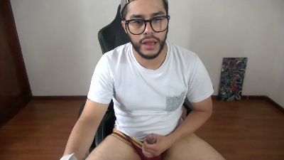 M4dremi4elBicho live cam on Cam4