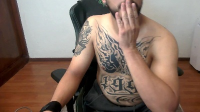 M4dremi4elBicho live cam on Cam4