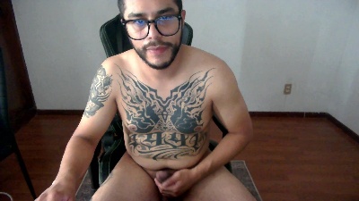 M4dremi4elBicho live cam on Cam4