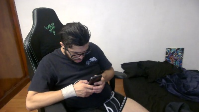 M4dremi4elBicho live cam on Cam4