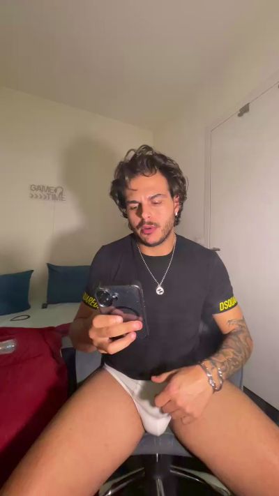 M4tt3000 live cam on Cam4
