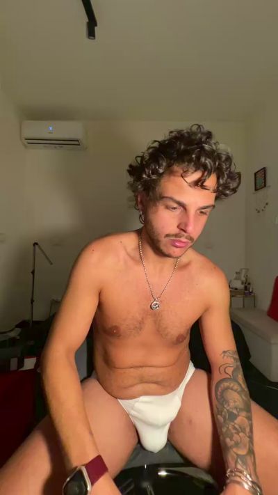 M4tt3000 live cam on Cam4