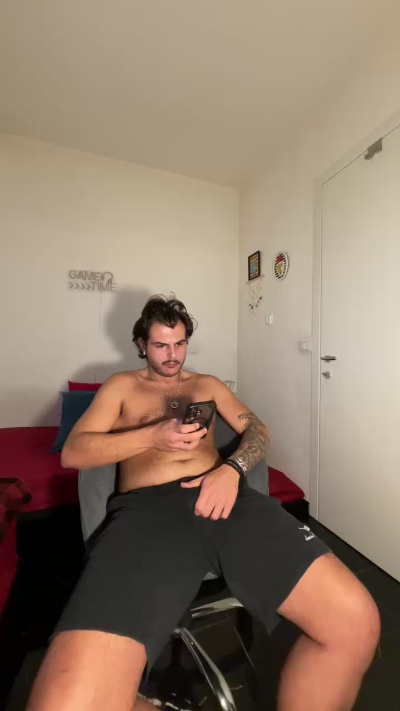 M4tt3000 live cam on Cam4