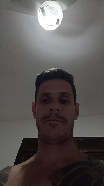 MASSAGISTA19CM4 live cam on Cam4