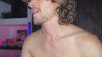 MCKLISTER69 live cam on Cam4