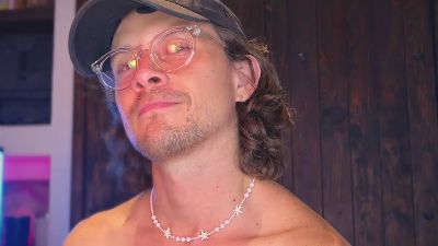 MCKLISTER69 live cam on Cam4