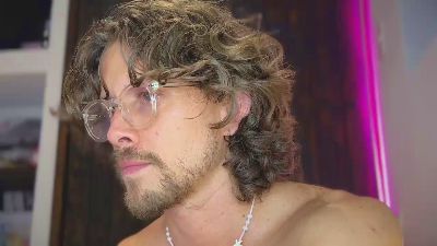 MCKLISTER69 live cam on Cam4