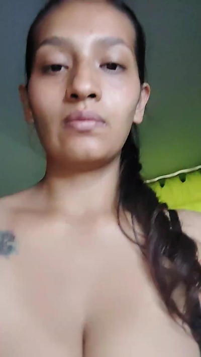 MILKYOUNGER live cam on Cam4