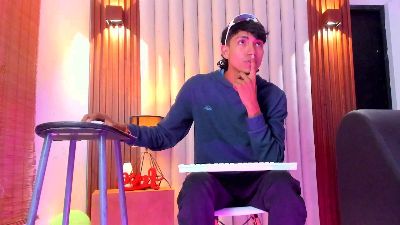 MYKE_TUCKER live cam on Cam4