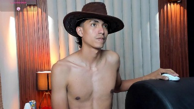 MYKE_TUCKER live cam on Cam4